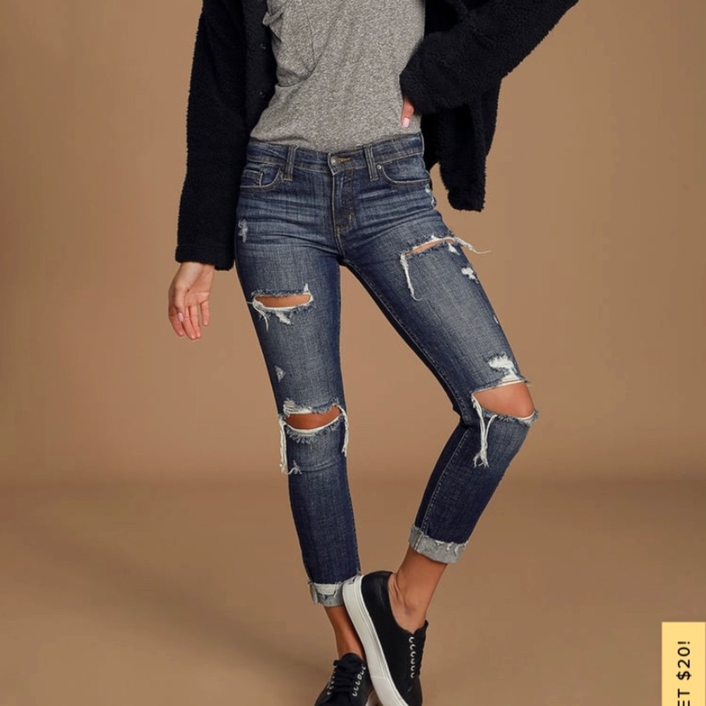 Dark Wash Mid Rise Distressed Cropped Jeans